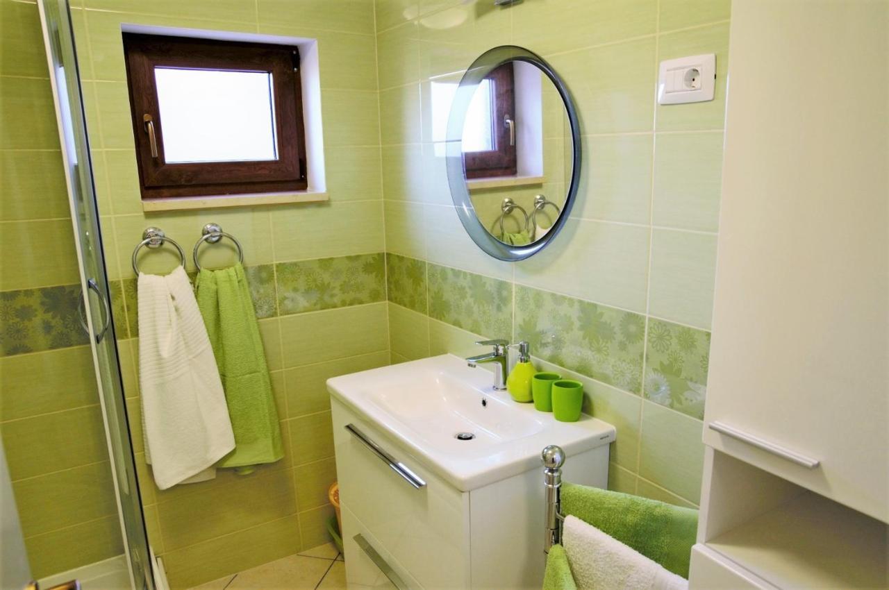 Amaryllis Residence, Apartment Diana & Deluxe Rooms With Shared Kitchen Veli Lošinj Kültér fotó