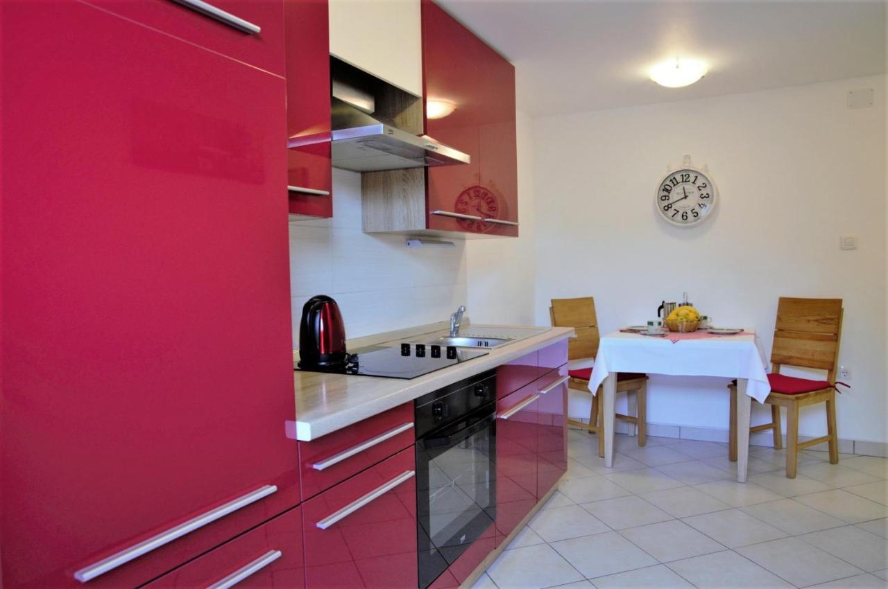 Amaryllis Residence, Apartment Diana & Deluxe Rooms With Shared Kitchen Veli Lošinj Kültér fotó