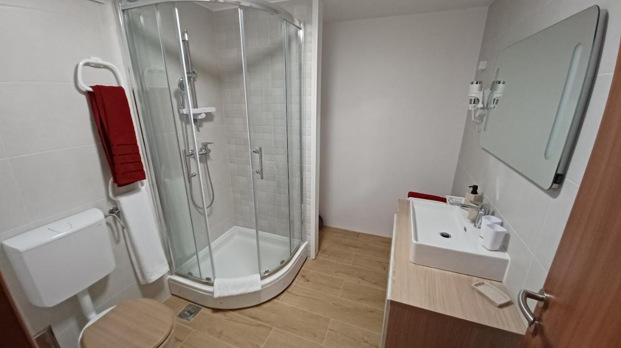 Amaryllis Residence, Apartment Diana & Deluxe Rooms With Shared Kitchen Veli Lošinj Kültér fotó