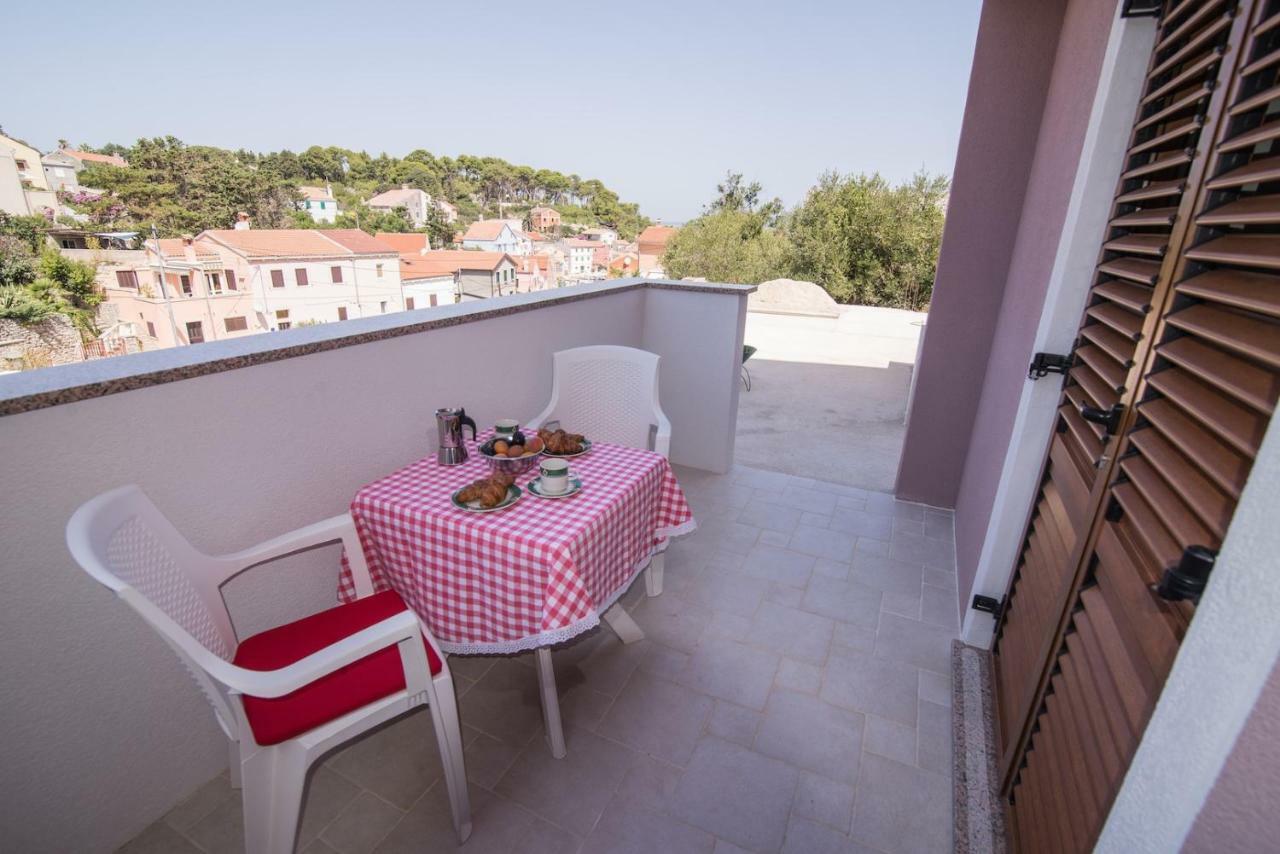 Amaryllis Residence, Apartment Diana & Deluxe Rooms With Shared Kitchen Veli Lošinj Kültér fotó