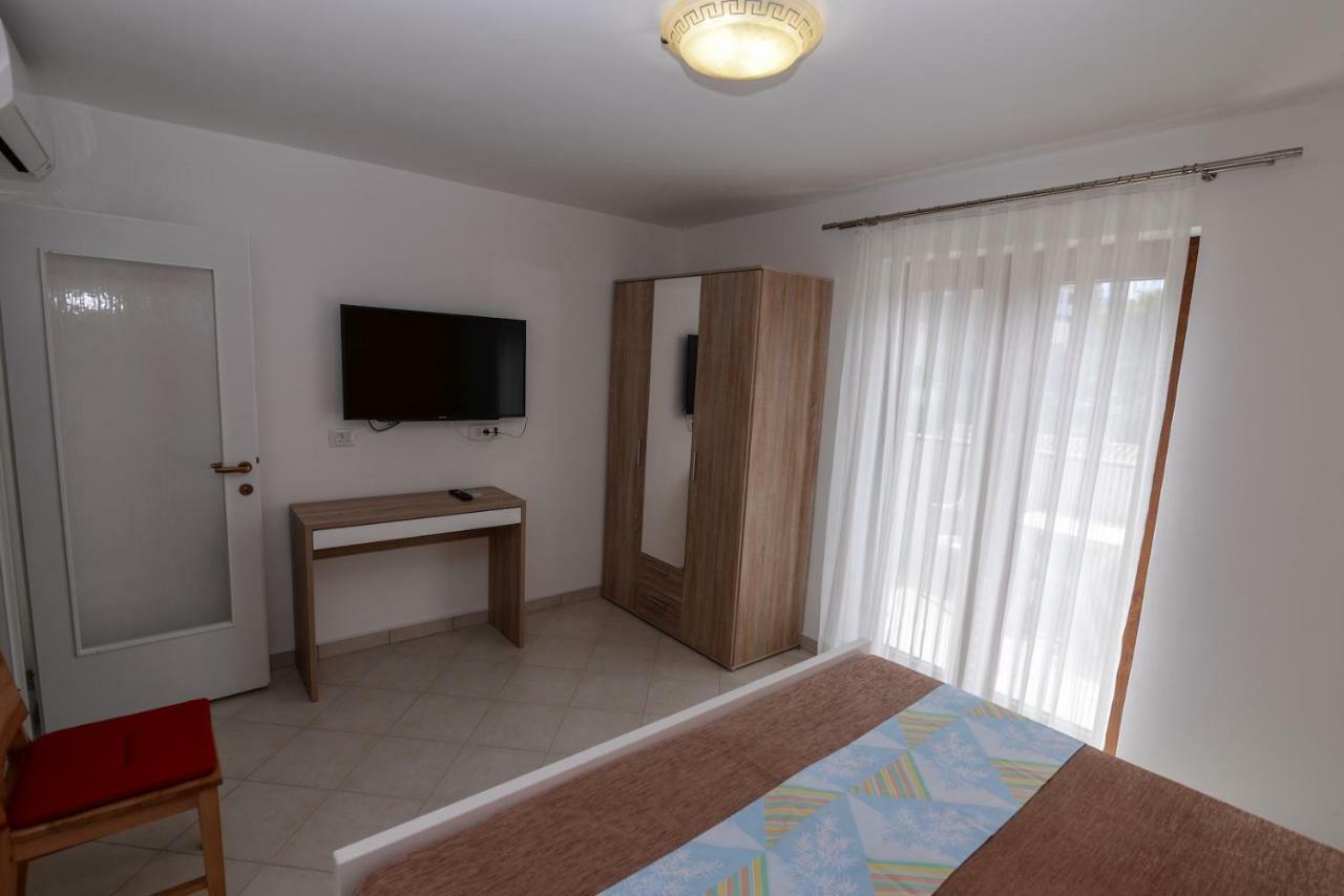 Amaryllis Residence, Apartment Diana & Deluxe Rooms With Shared Kitchen Veli Lošinj Kültér fotó