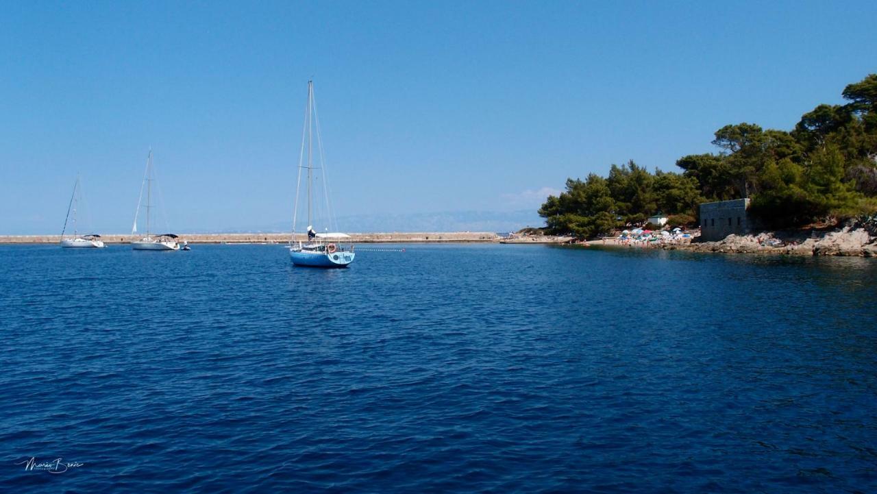 Amaryllis Residence, Apartment Diana & Deluxe Rooms With Shared Kitchen Veli Lošinj Kültér fotó