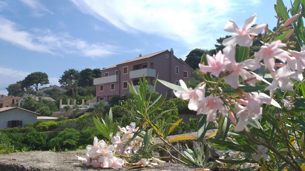 Amaryllis Residence, Apartment Diana & Deluxe Rooms With Shared Kitchen Veli Lošinj Kültér fotó